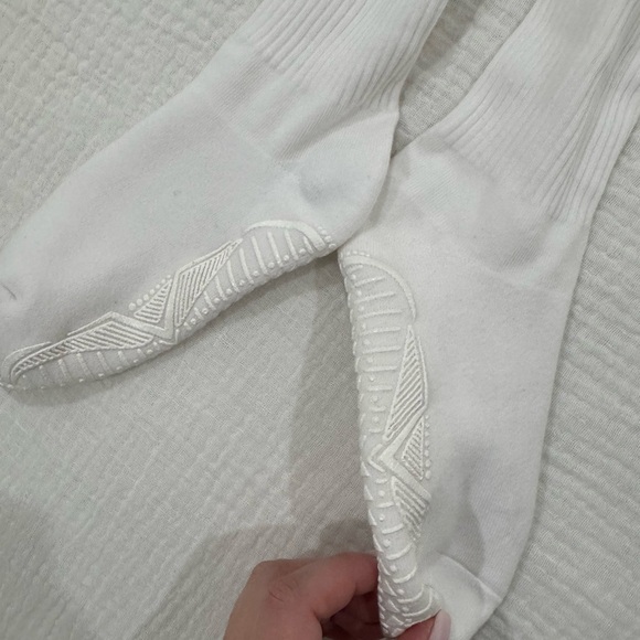 ALO Women's Throwback Barre Sock - Picture 3 of 4